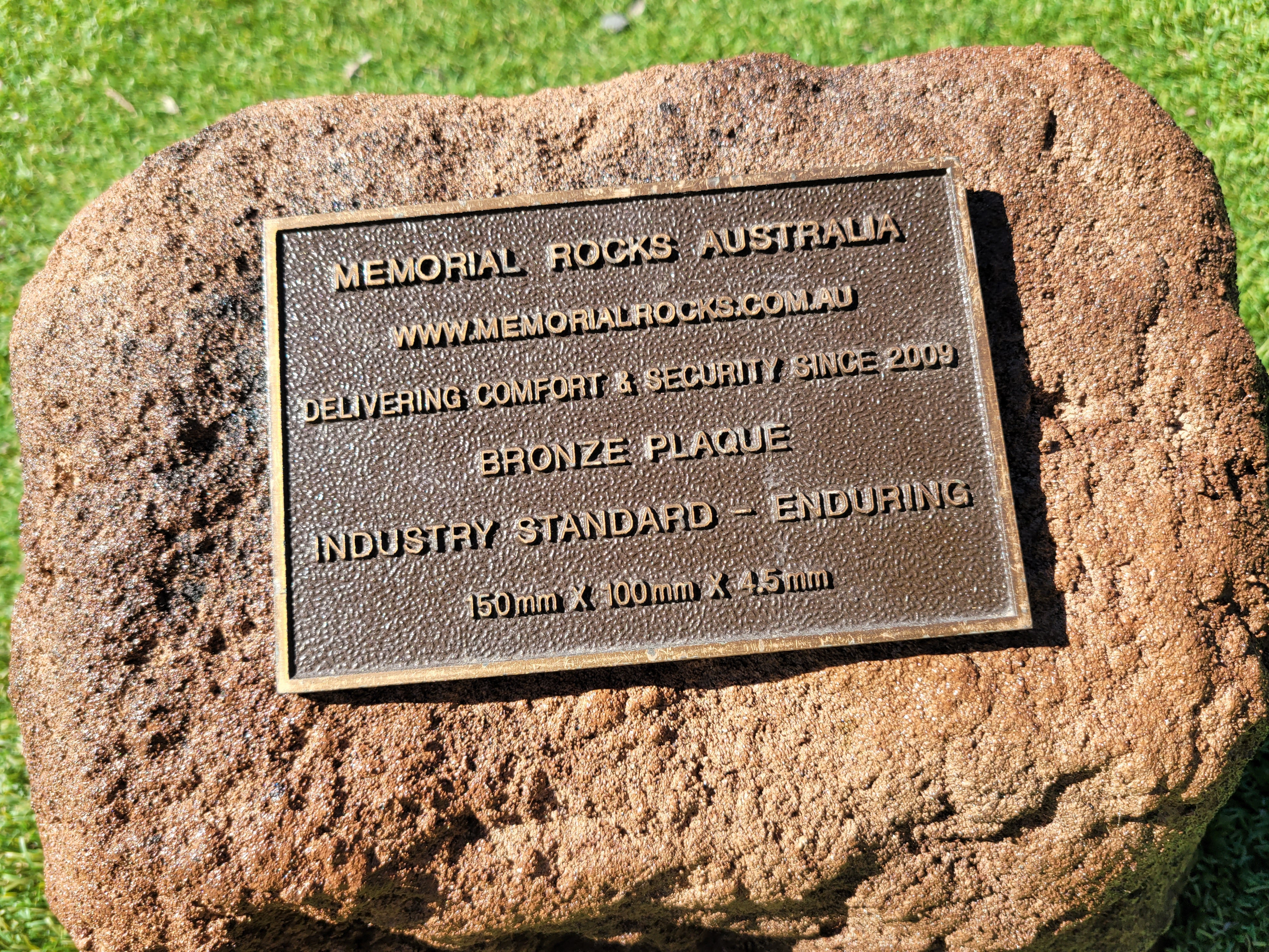 Memorial Rock Urn 1856 Regular Brown
