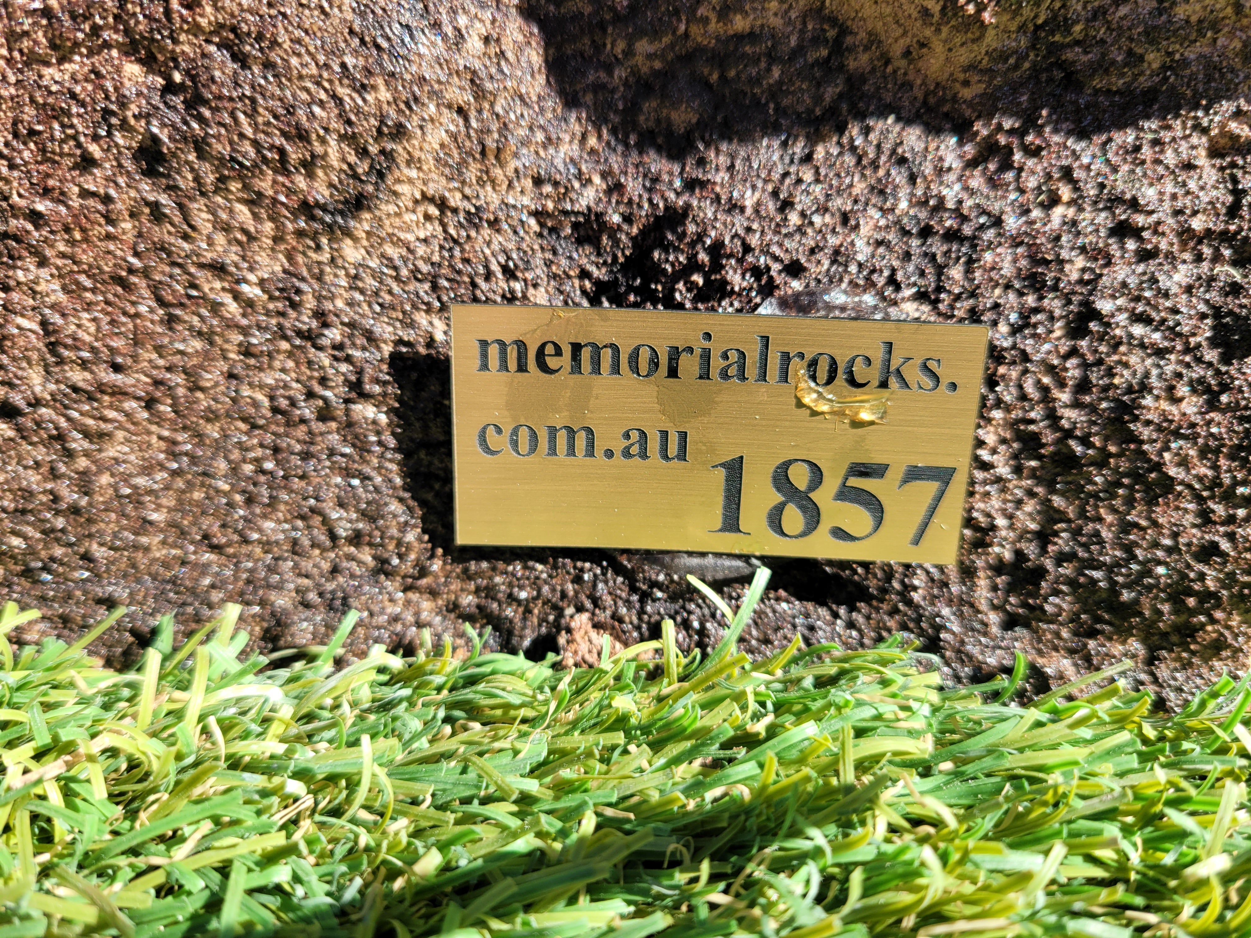 Memorial Rock Urn 1857  Medium Brown