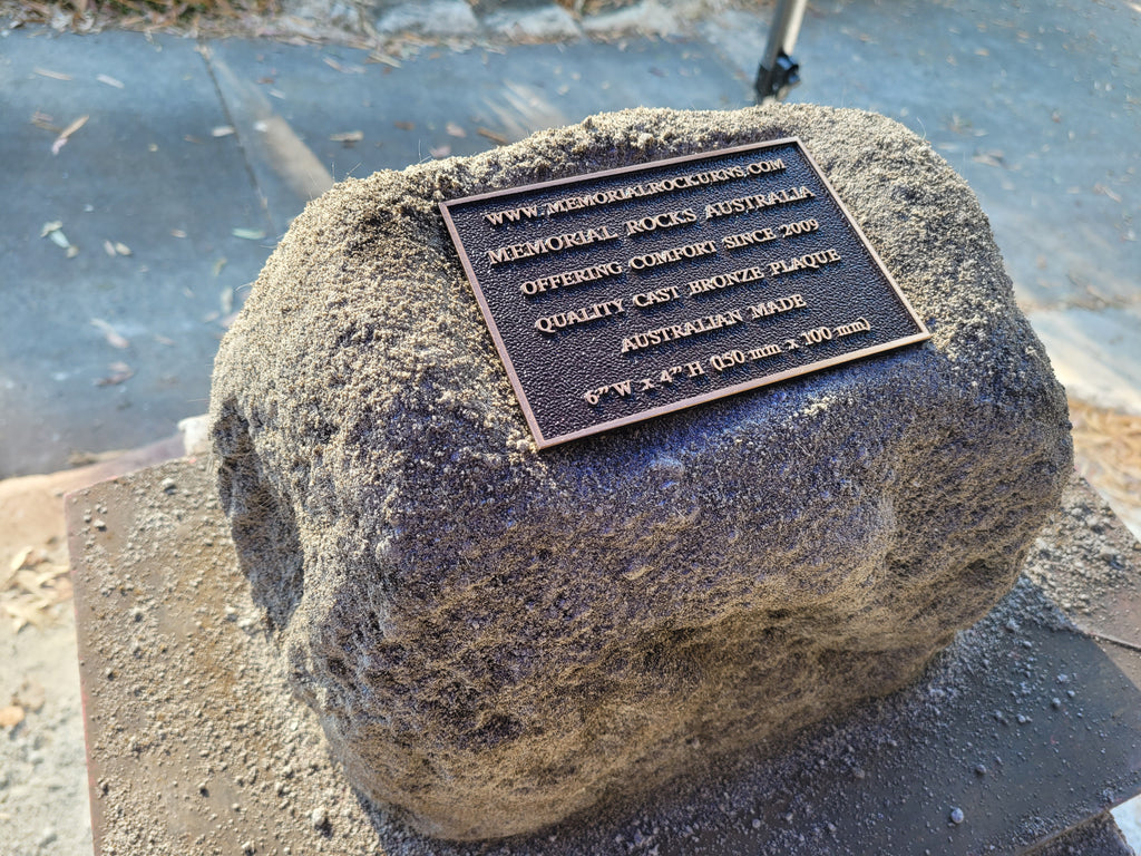 Memorial Rock Urn 1912 Regular Natural Riversand