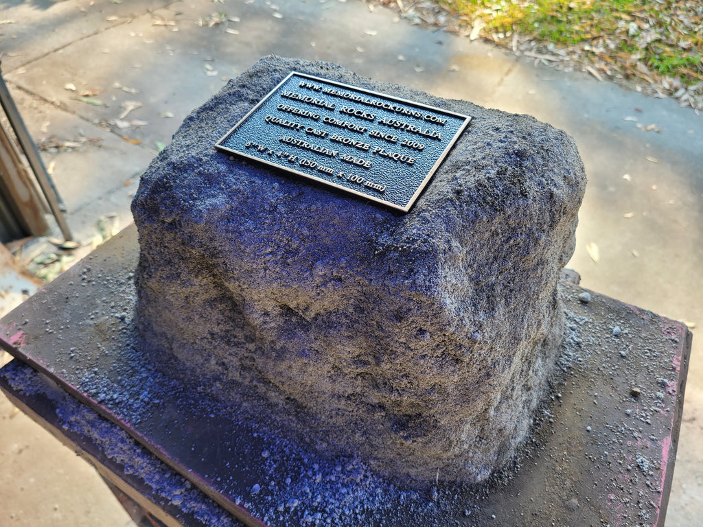 Memorial Rock Urn 1914 Regular Natural Riversand