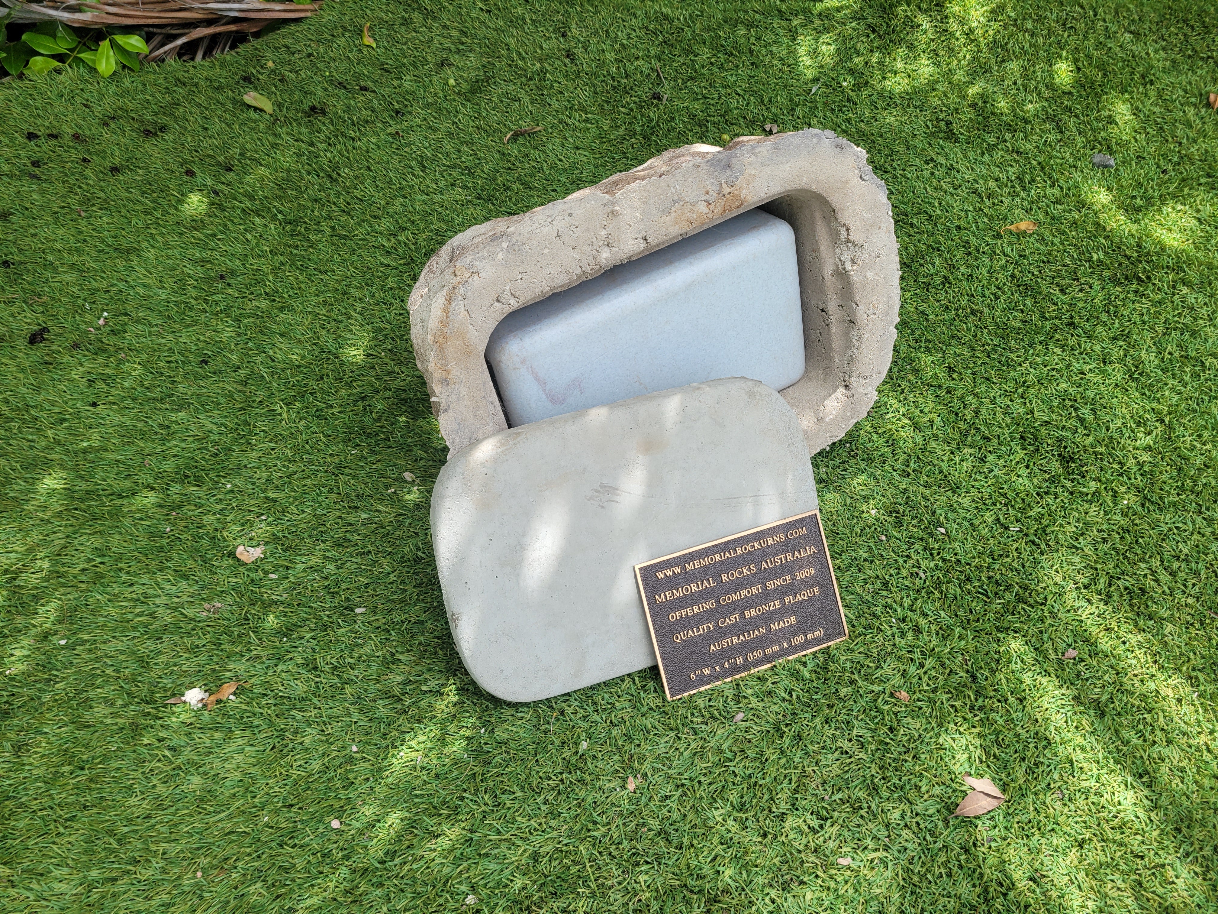 Memorial Rock Urn 2059 Regular Natural Riversand